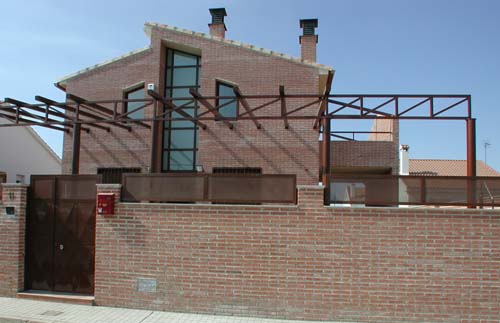 Arquitecto Pedro J. Alonso Robles edificación con ladrillos