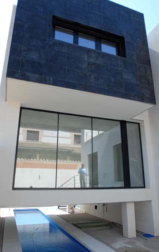 Arquitecto Pedro J. Alonso Robles edificación con piscina